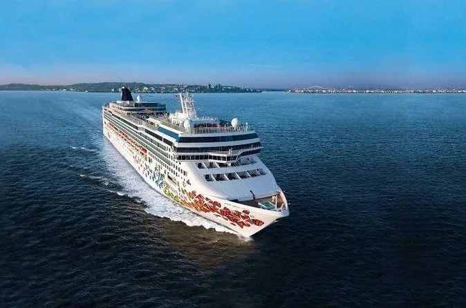 Ein Kreuzfahrtschiff auf der Elliott Bay